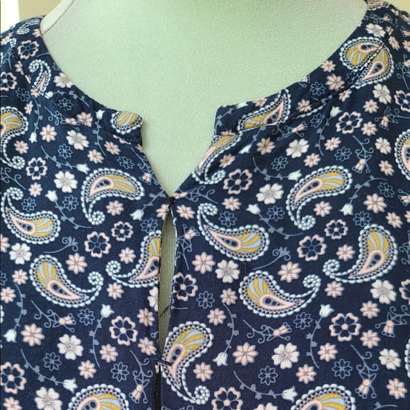 2 Tops,One H&M and One Tom Tailor - Picture 11 of 16